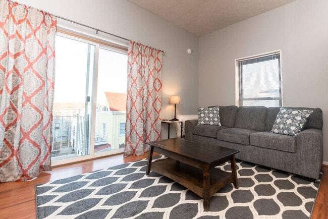 Building Photo - 964 Pavilion St