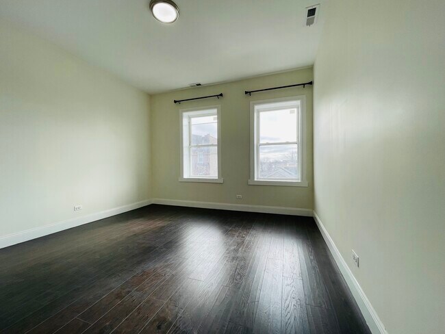 Foto del edificio - 2878 S Archer Ave