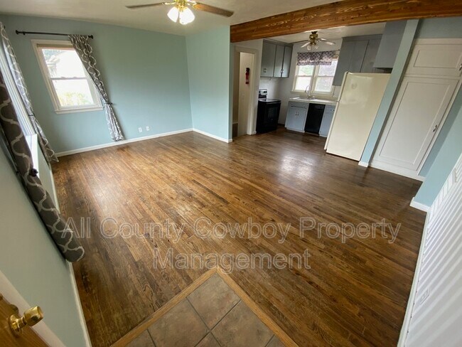 Foto del edificio - 1417 E Spring Creek Dr