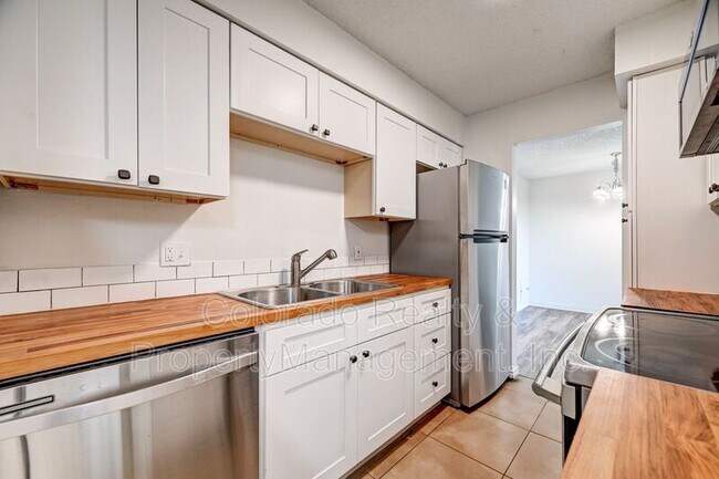 Foto del edificio - 4661 S Lowell Blvd