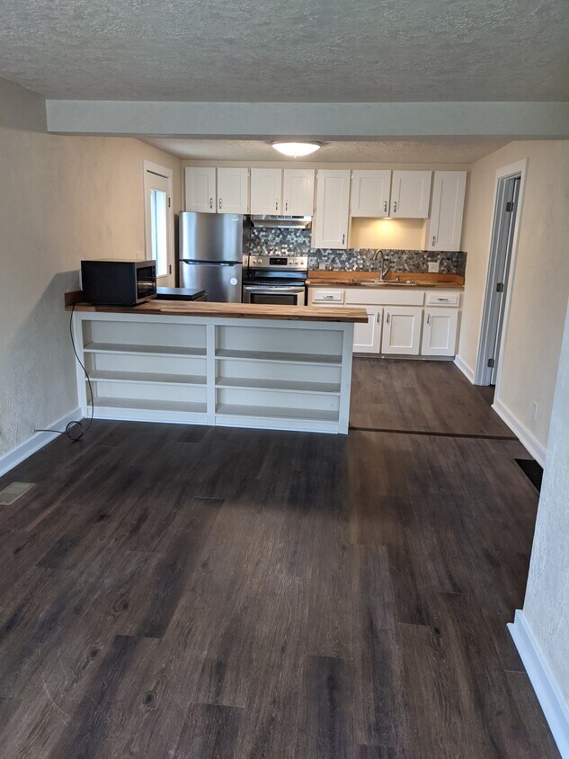 Foto principal - 616 11th St W