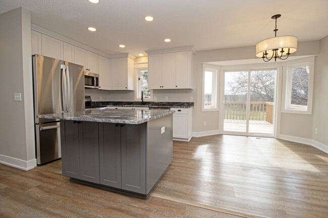 Building Photo - 6082 Kalland Cir NE