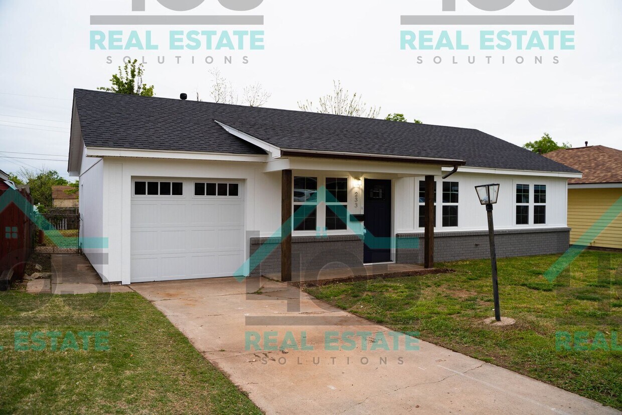 Primary Photo - 233 E Kerr Dr