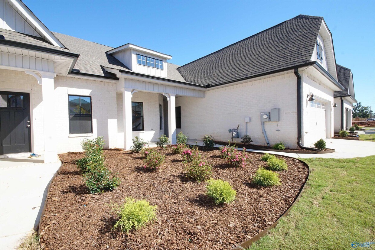 Foto principal - 402 Raleigh Elm Dr
