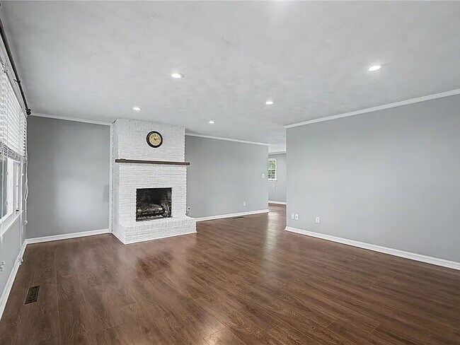 Foto del edificio - 154 Tuxworth Rd