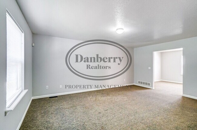 Building Photo - 3571 Turret Green Dr