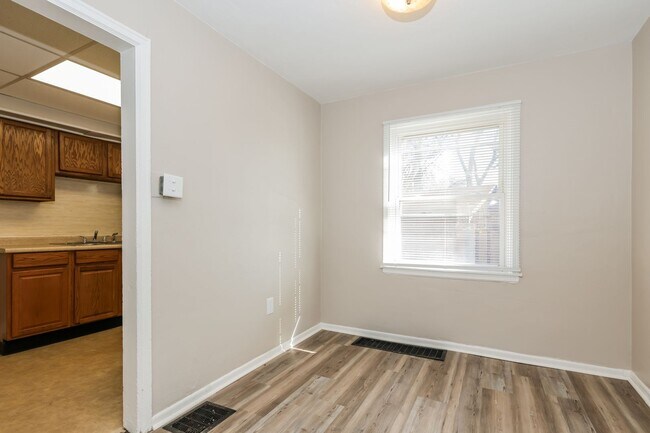 Foto del edificio - 1344-1346-1346 E Cedarview Dr