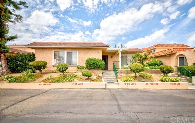 Primary Photo - 965 Las Lomas Dr