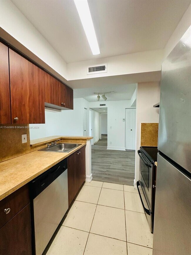 Foto del edificio - 8471 SW 5th St