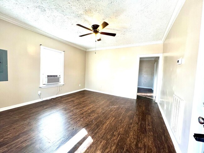 Foto del edificio - Adorable 2 Bedroom in the Heart of Rossville