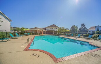 The Landings at Houston Levee photo'