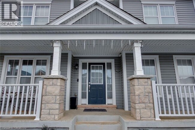 Building Photo - 18 Blue Oak St