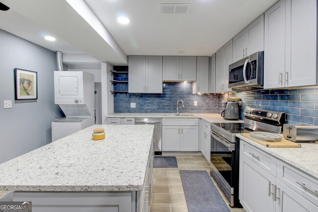 Foto del edificio - 4915 Lake Forest Dr SE