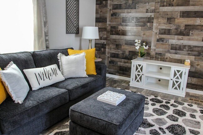 Building Photo - 123 Summit Rd