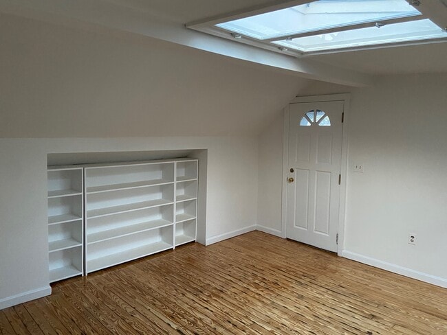 Building Photo - 10 Pembroke St
