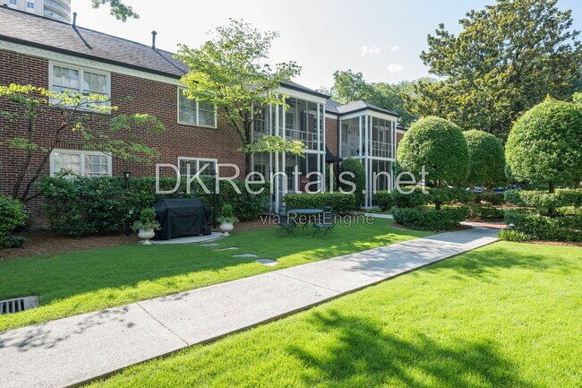 Foto del edificio - 55 Delmont Dr NE
