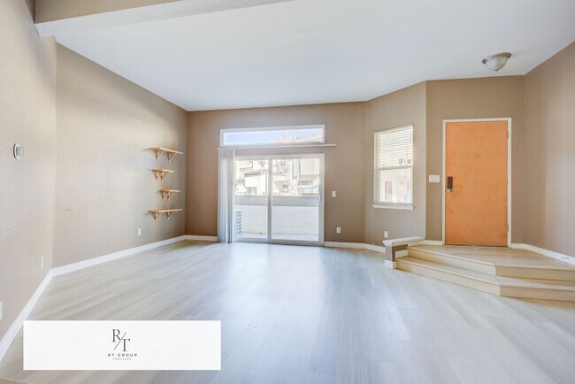Foto del edificio - Phillips Ranch-Fully Updated 2-Bed, 2.5-Bath Home – Pomona Unified School District