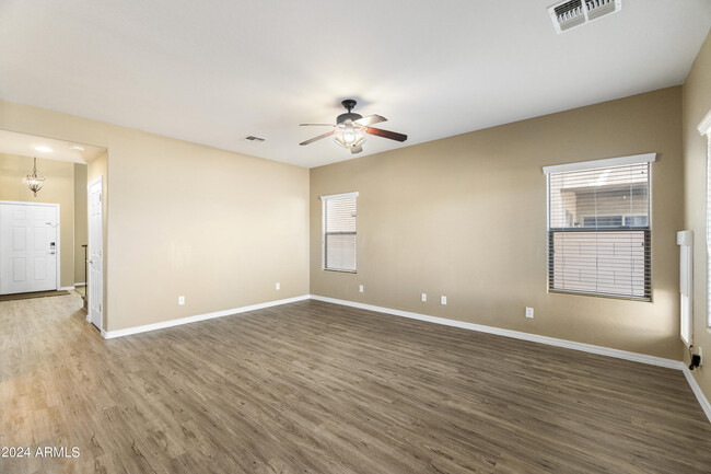 Foto del edificio - 28416 N 25th Dale
