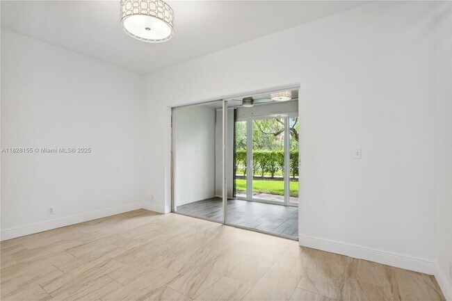 Foto del edificio - 31 Whitehead Cir