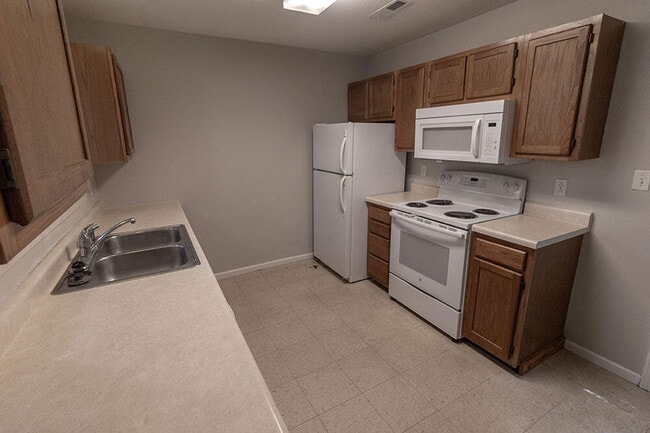 Foto del edificio - 5569 Pinehurst Ln