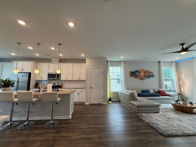 Building Photo - 1228 Commack Dr