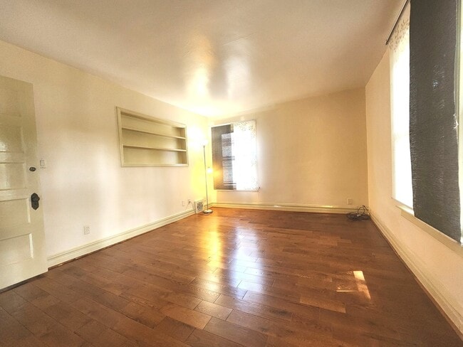 Foto del edificio - 1018 S Maple Ave