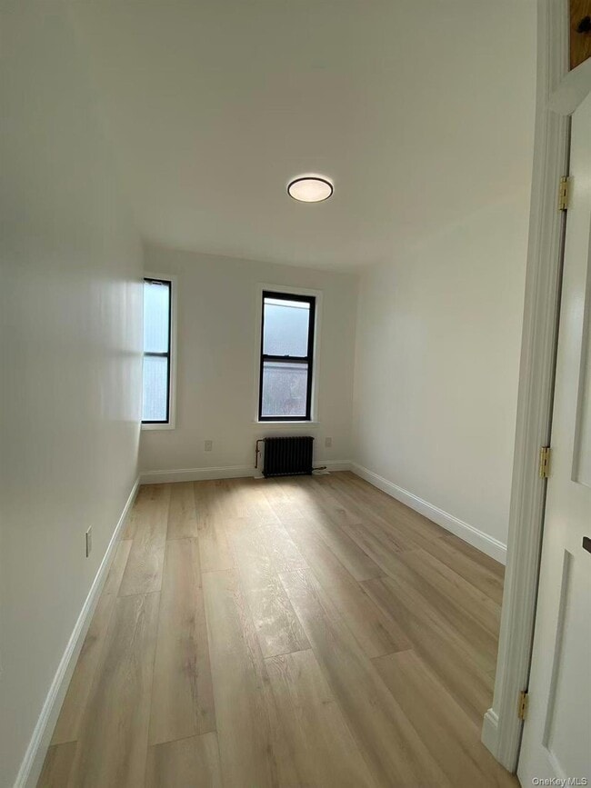 Foto del edificio - 8-55 Wyckoff Ave