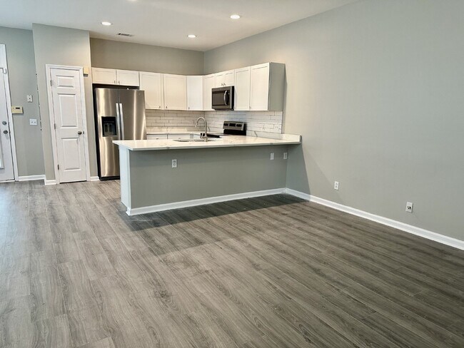 Building Photo - Newly Updated Three Bedroom Home in Westbury Park!