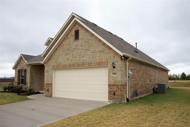 Building Photo - 910 St Matthews Cir