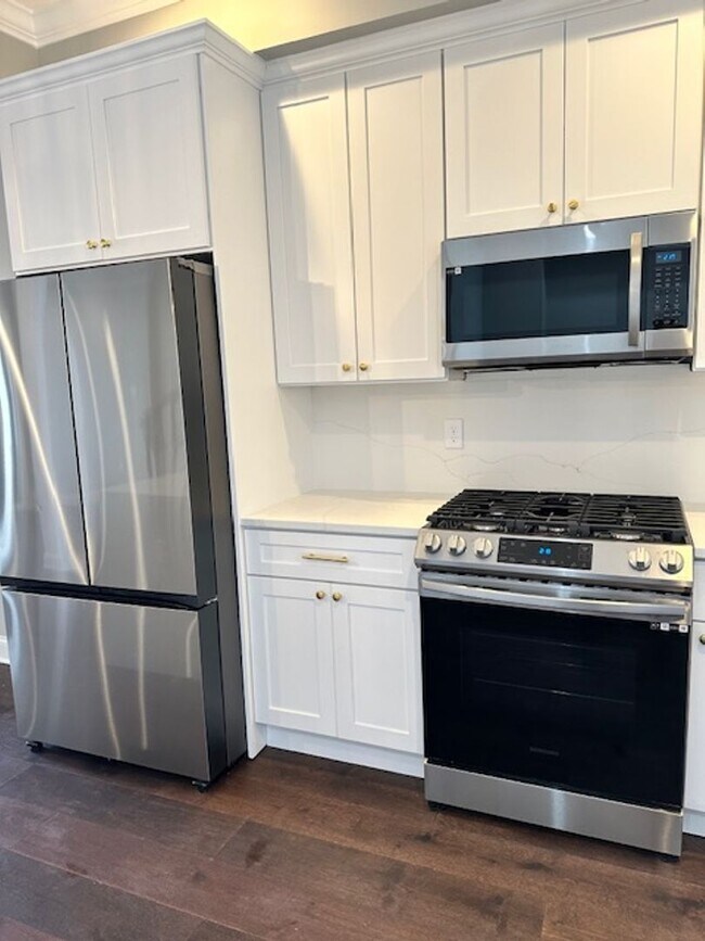 Building Photo - 4 Bedroom 3.5 Bath 3508 Holmes Ave 21217