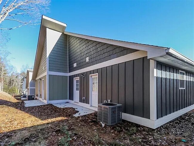 Building Photo - Asheville Sweet Home F1