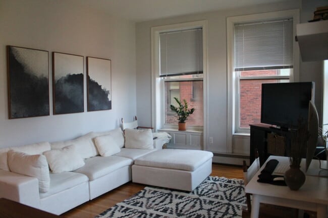 Building Photo - 483 Beacon St