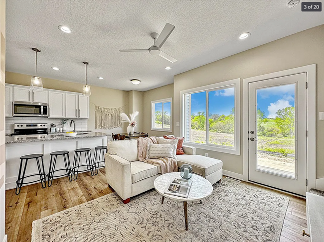 Foto del edificio - Luxury Newer Construction Townhome with At...