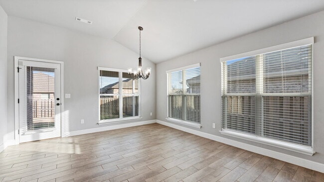 Foto del edificio - "Spacious 4-Bed Gem with Granite Elegance & Cozy Fireplace in Bentonville!"