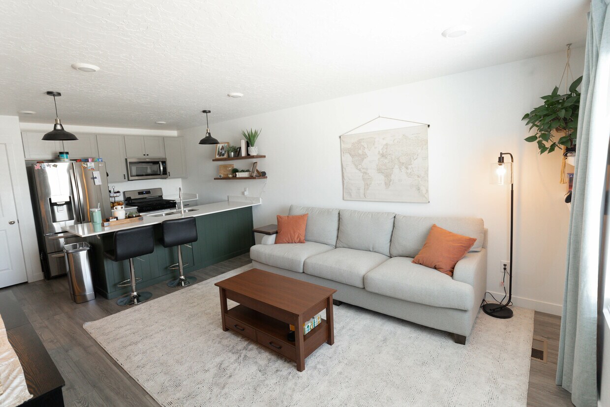 Foto principal - 913 E Flotsam Wy