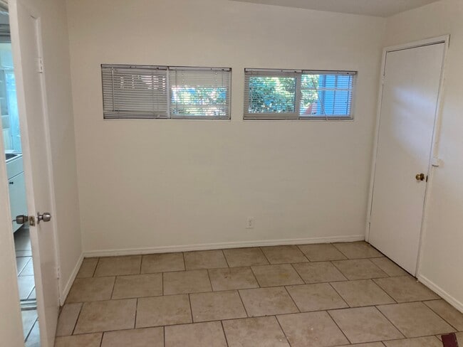 Foto del edificio - 7061 Fillmore Dr