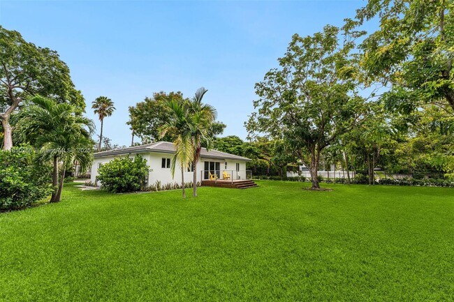 Foto del edificio - 810 NW 7th St