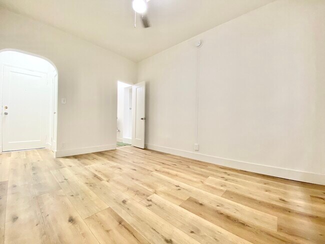 Foto del edificio - 103 S Edgemont St Los Angeles, CA 90004