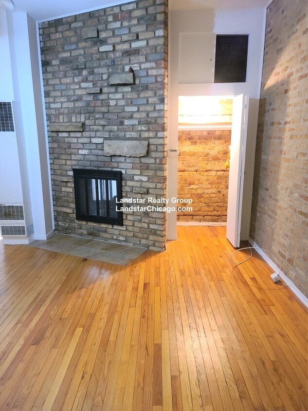 Primary Photo - 650 W Briar Pl