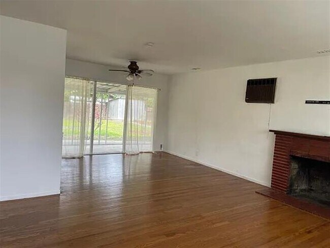 Building Photo - MAYFAIR AVE ABODE