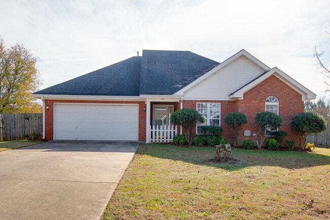Building Photo - 104 Willow Green Dr
