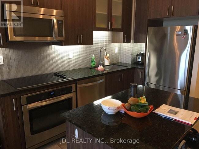 Building Photo - 9088 Yonge St