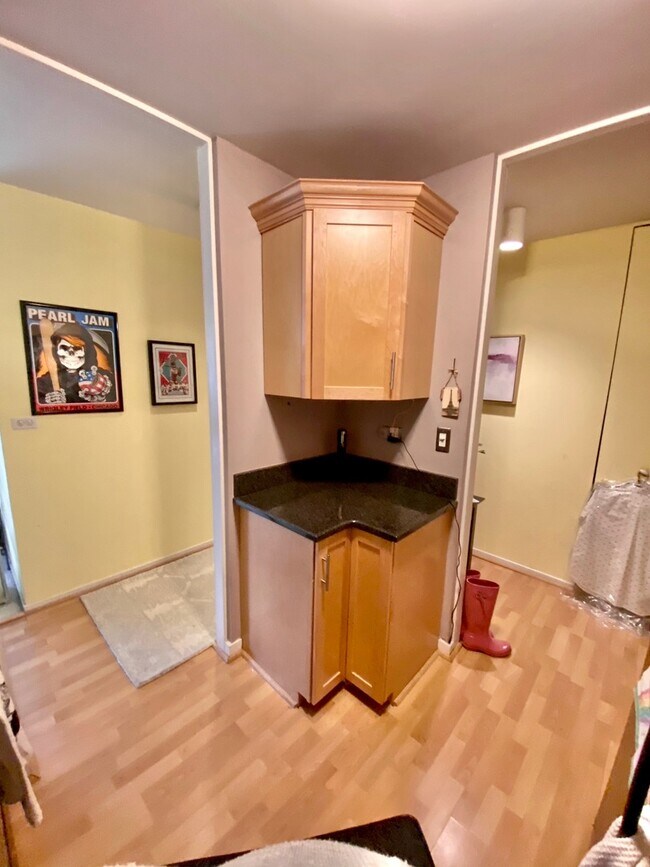 Foto del edificio - 2650 N Lakeview Ave