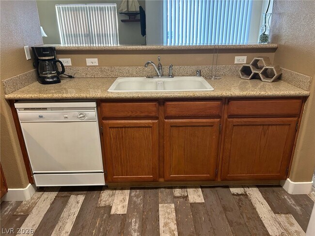 Foto del edificio - 7255 W Sunset Rd