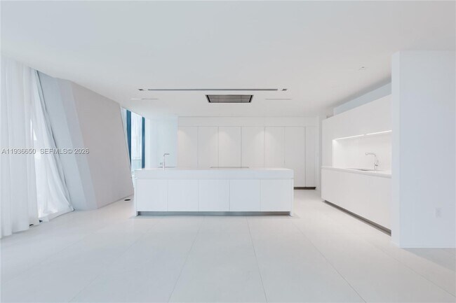 Building Photo - 1000 Biscayne Blvd