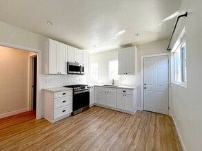 Building Photo - 584 Cypress Ave