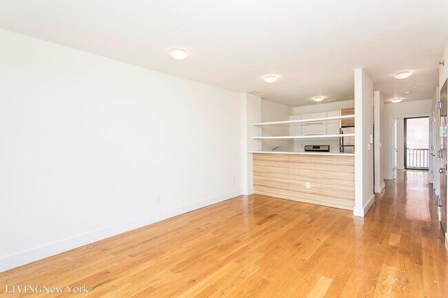 Foto del edificio - NO FEE_Gorgeous 1 Bed/1 Bath/1 Balcony!