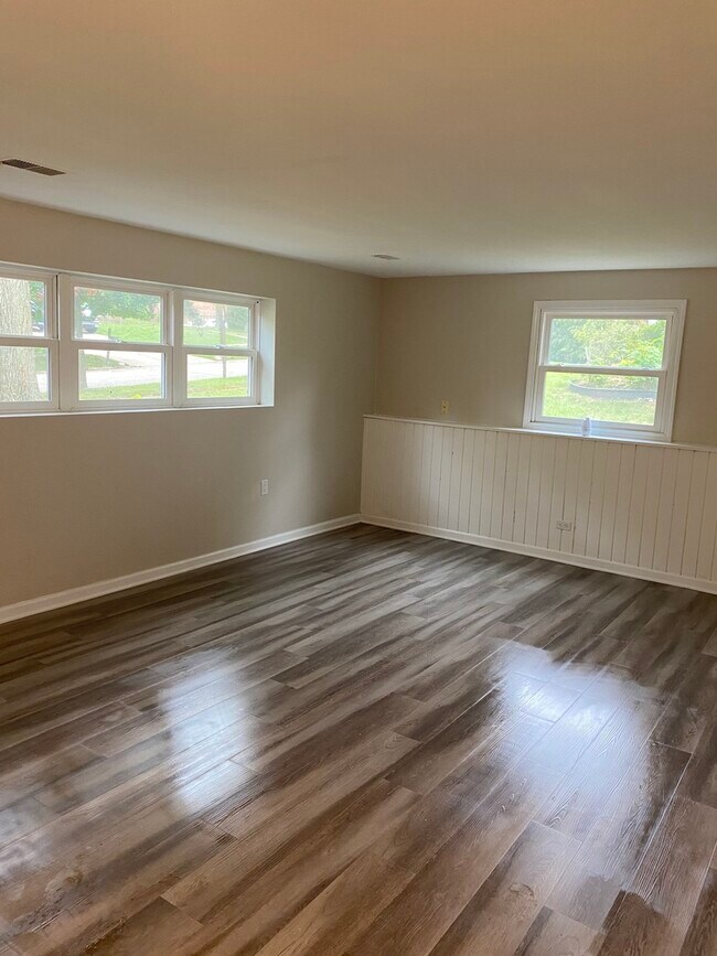 Building Photo - 502 Falmore Ln