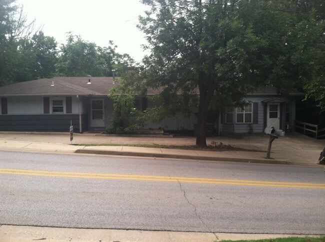 Photo - 873 W Clinton Dr Apartment