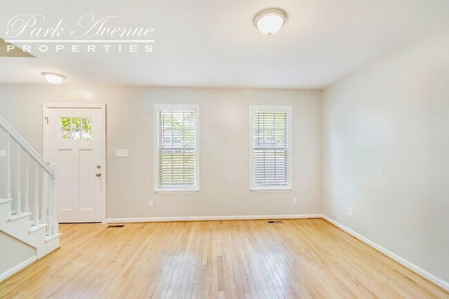 Building Photo - 402 Greystone Dr